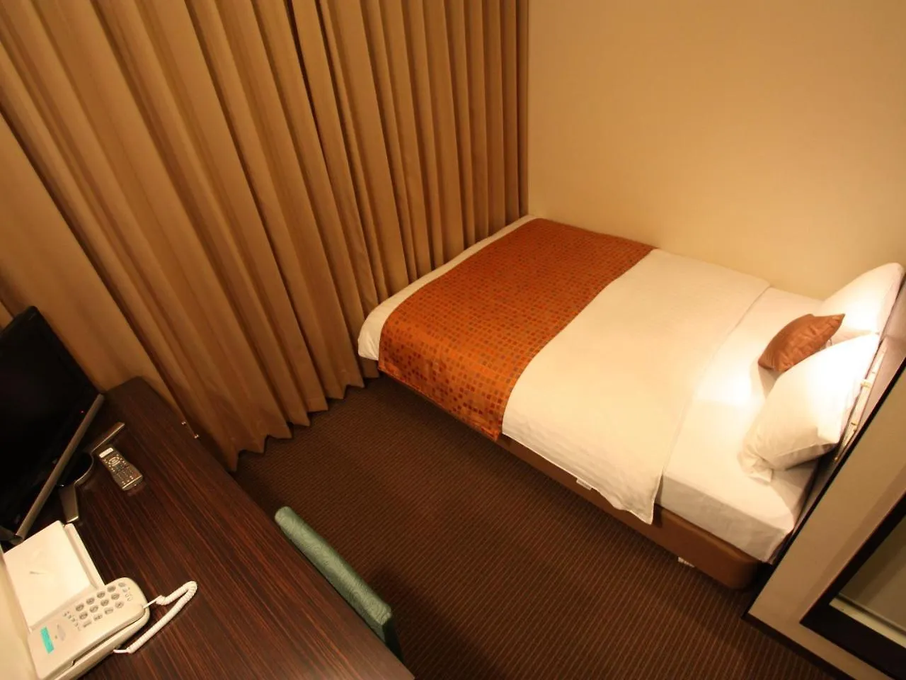 Hotel Crossover Osaka 3*,